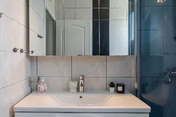 Newly Renovated 3-Bedroom Apartment in Vir