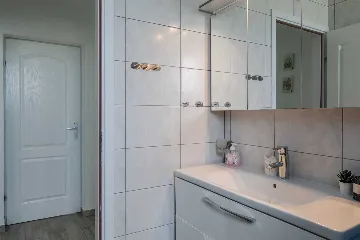 Newly Renovated 3-Bedroom Apartment in Vir