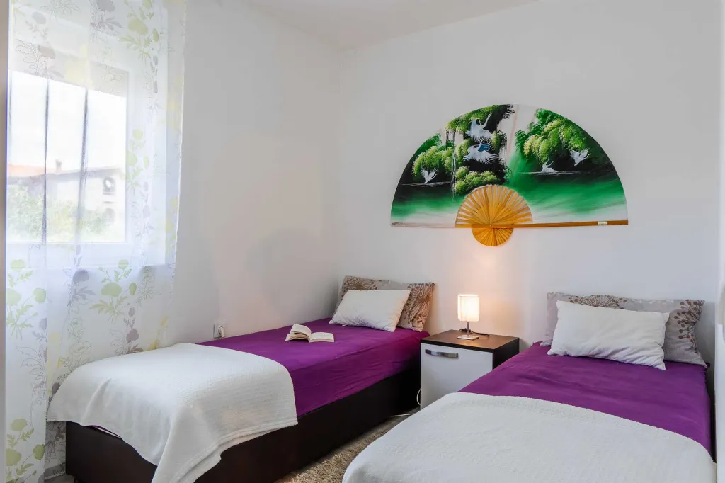 Newly Renovated 3-Bedroom Apartment in Vir
