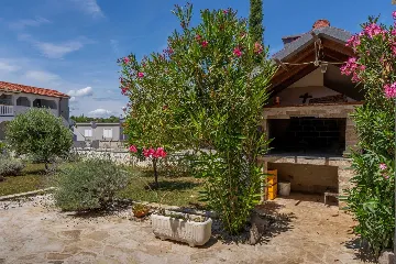 Newly Renovated 3-Bedroom Apartment in Vir