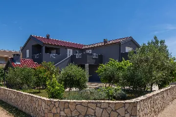 Newly Renovated 3-Bedroom Apartment in Vir