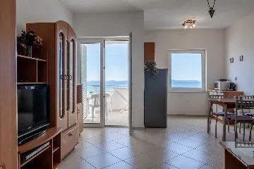 Vir 1-Bedroom Apartment for 2–4 with Sea-View