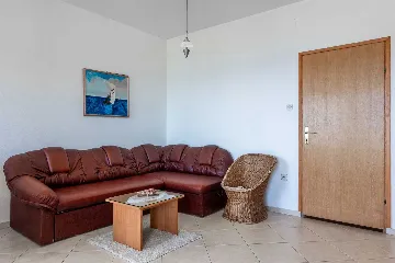 Vir 1-Bedroom Apartment for 2–4 with Sea-View
