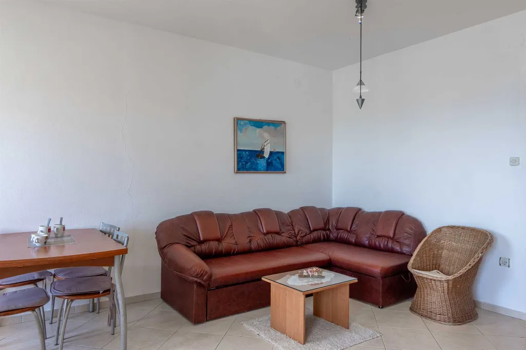 Vir 1-Bedroom Apartment for 2–4 with Sea-View