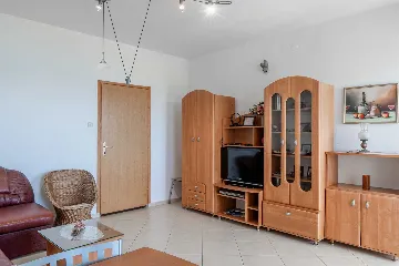 Vir 1-Bedroom Apartment for 2–4 with Sea-View
