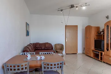Vir 1-Bedroom Apartment for 2–4 with Sea-View