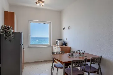 Vir 1-Bedroom Apartment for 2–4 with Sea-View