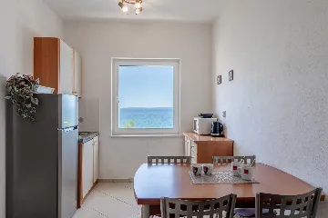 Vir 1-Bedroom Apartment for 2–4 with Sea-View