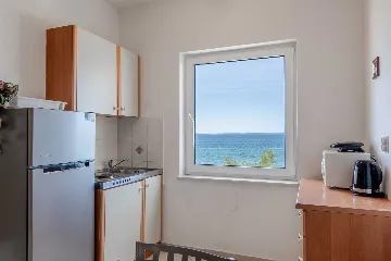 Vir 1-Bedroom Apartment for 2–4 with Sea-View
