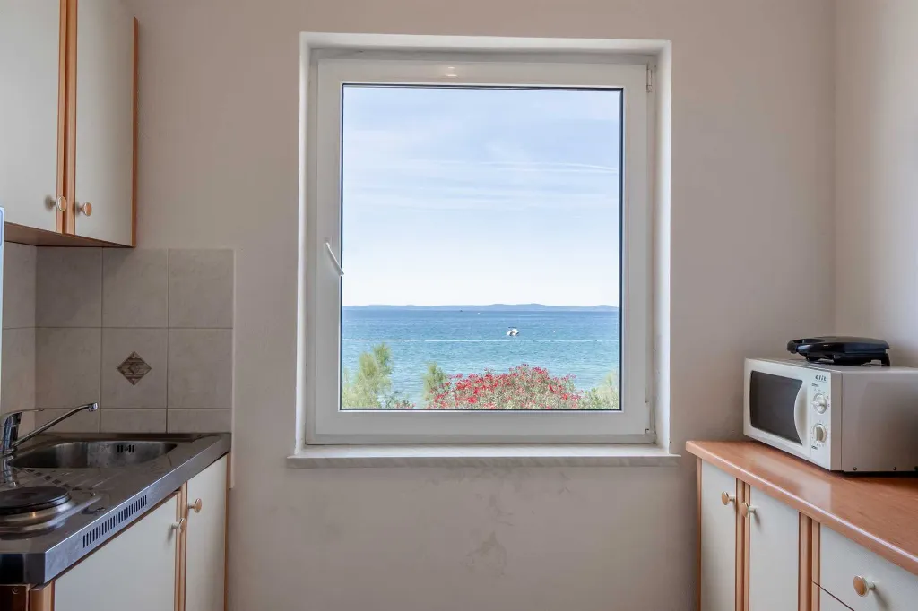 Vir 1-Bedroom Apartment for 2–4 with Sea-View