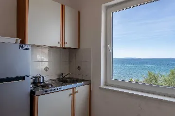 Vir 1-Bedroom Apartment for 2–4 with Sea-View