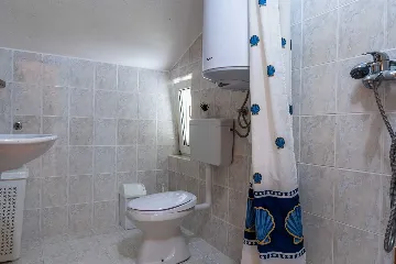 Vir 1-Bedroom Apartment for 2–4 with Sea-View