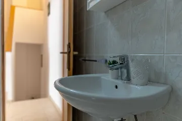 Vir 1-Bedroom Apartment for 2–4 with Sea-View