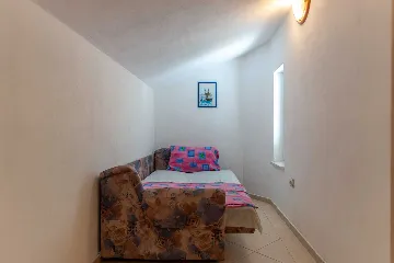 Vir 1-Bedroom Apartment for 2–4 with Sea-View