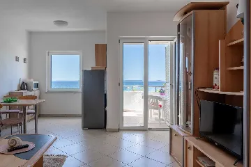 Beachfront Apartment with Sea-View Balcony in Vir
