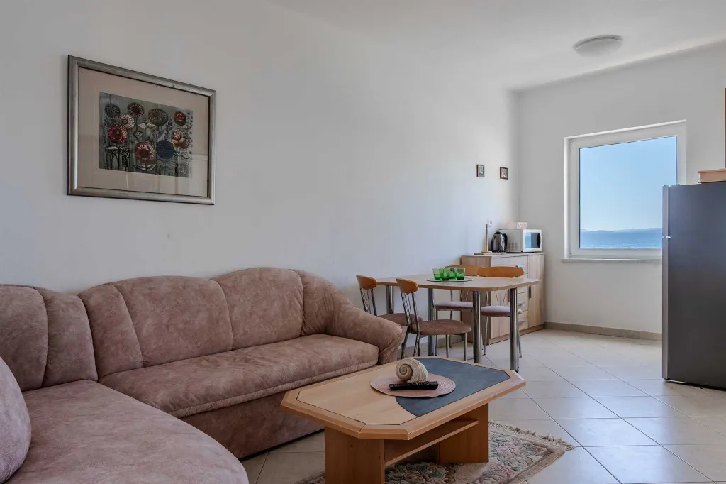 Beachfront Apartment with Sea-View Balcony in Vir