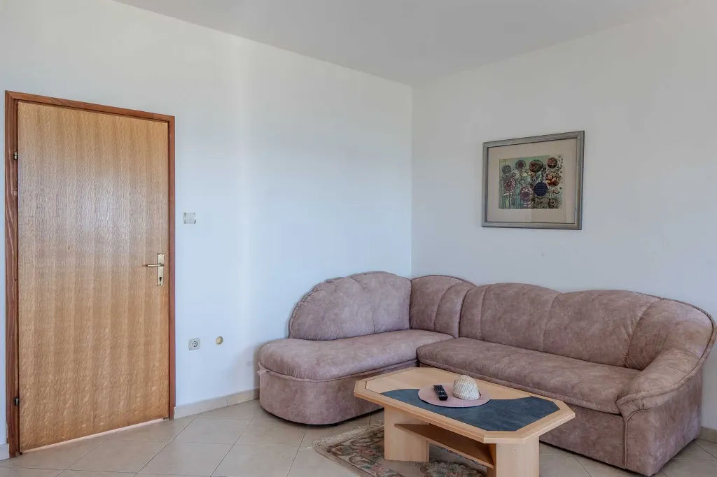 Beachfront Apartment with Sea-View Balcony in Vir