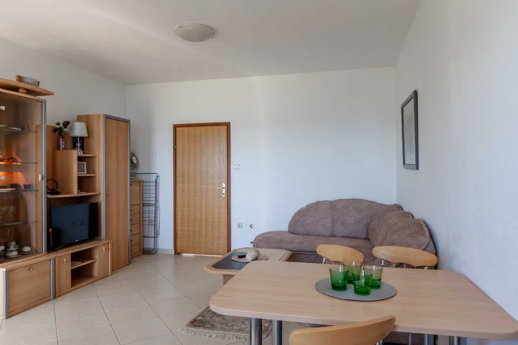 Beachfront Apartment with Sea-View Balcony in Vir