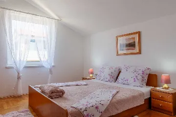 Beachfront Apartment with Sea-View Balcony in Vir