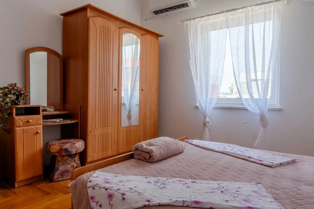 Beachfront Apartment with Sea-View Balcony in Vir
