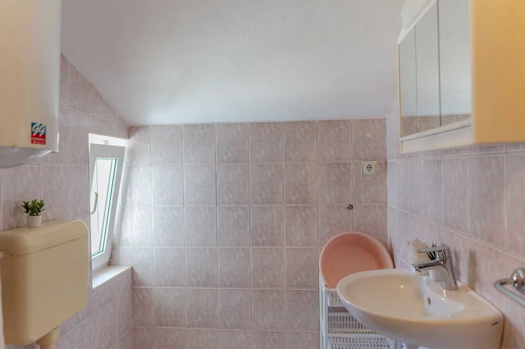 Beachfront Apartment with Sea-View Balcony in Vir