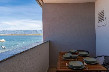 Vir Apartment for 6–7 Guests with Sea-View Balcony