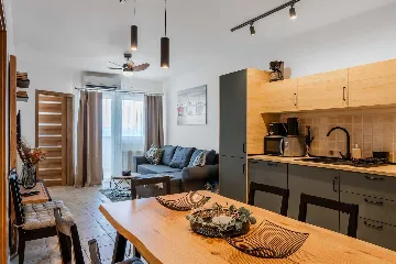 Vir Apartment for 6–7 Guests with Sea-View Balcony