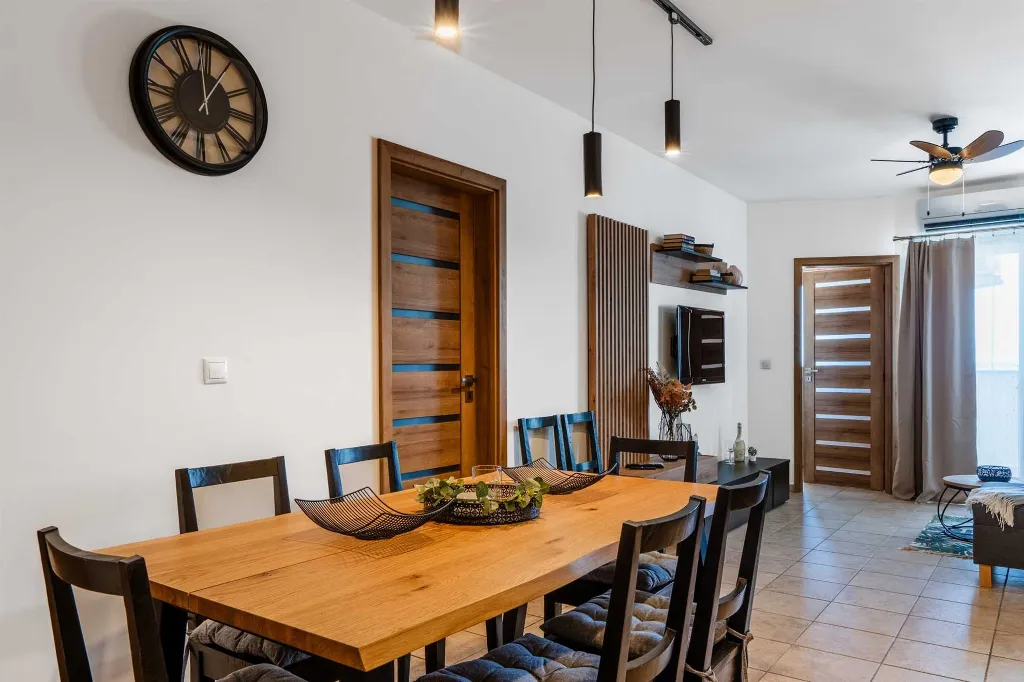Vir Apartment for 6–7 Guests with Sea-View Balcony