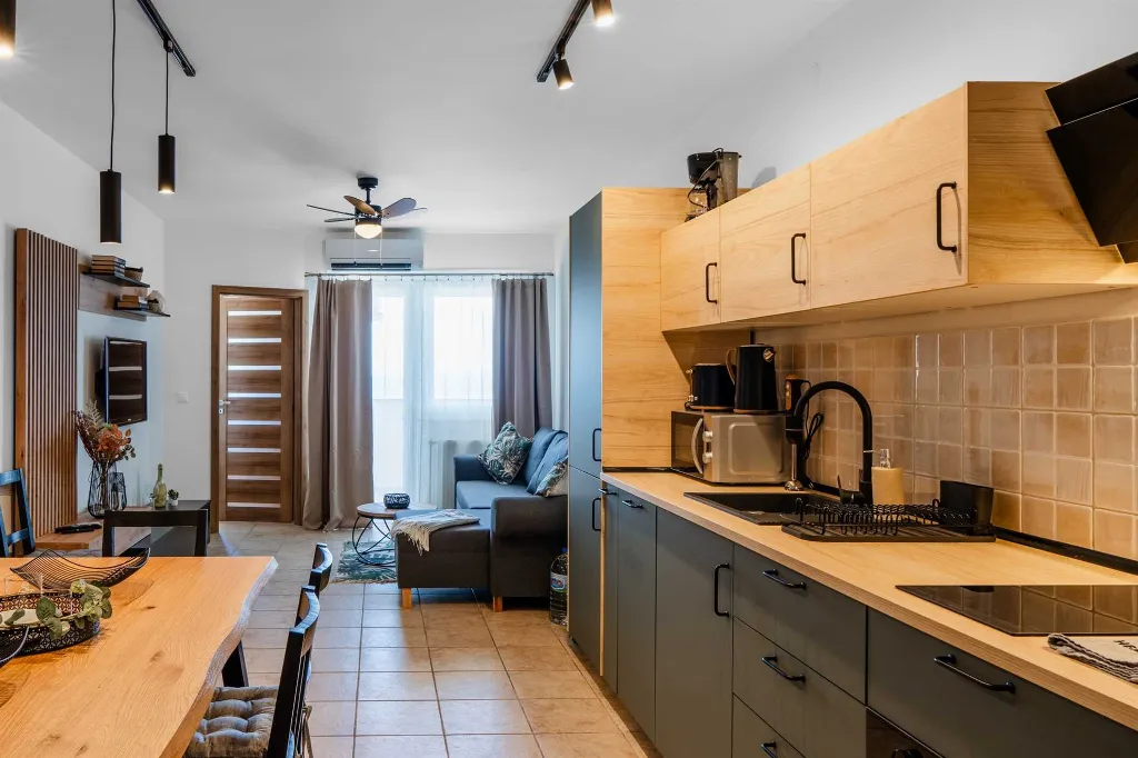 Vir Apartment for 6–7 Guests with Sea-View Balcony