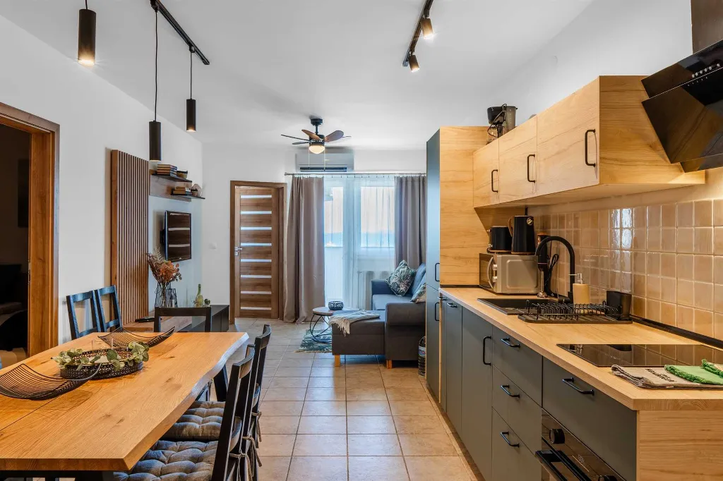 Vir Apartment for 6–7 Guests with Sea-View Balcony