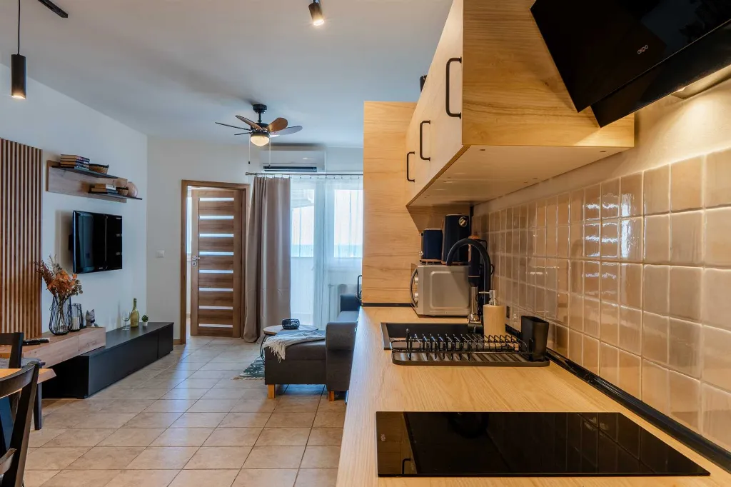 Vir Apartment for 6–7 Guests with Sea-View Balcony