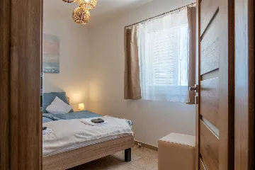 Vir Apartment for 6–7 Guests with Sea-View Balcony