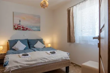 Vir Apartment for 6–7 Guests with Sea-View Balcony