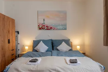 Vir Apartment for 6–7 Guests with Sea-View Balcony