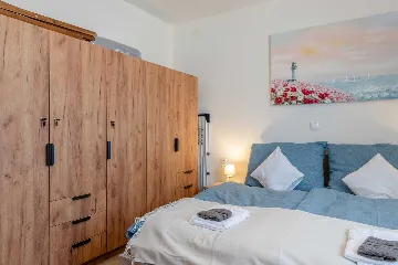 Vir Apartment for 6–7 Guests with Sea-View Balcony