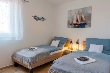 Vir Apartment for 6–7 Guests with Sea-View Balcony