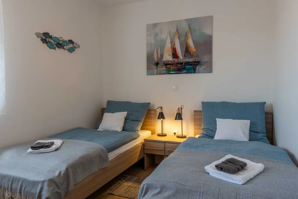 Vir Apartment for 6–7 Guests with Sea-View Balcony