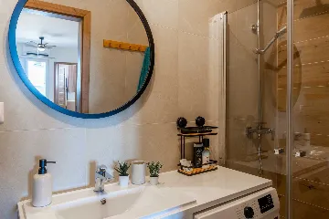 Vir Apartment for 6–7 Guests with Sea-View Balcony