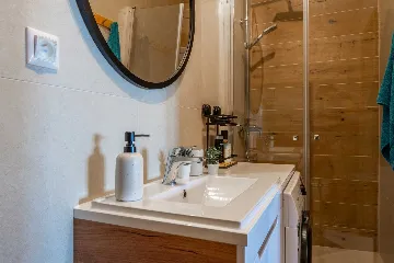 Vir Apartment for 6–7 Guests with Sea-View Balcony