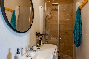 Vir Apartment for 6–7 Guests with Sea-View Balcony