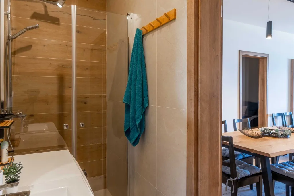 Vir Apartment for 6–7 Guests with Sea-View Balcony