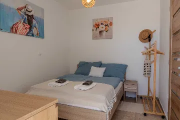 Vir Apartment for 6–7 Guests with Sea-View Balcony