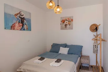 Vir Apartment for 6–7 Guests with Sea-View Balcony