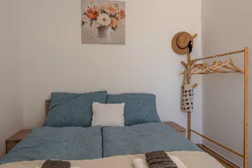 Vir Apartment for 6–7 Guests with Sea-View Balcony