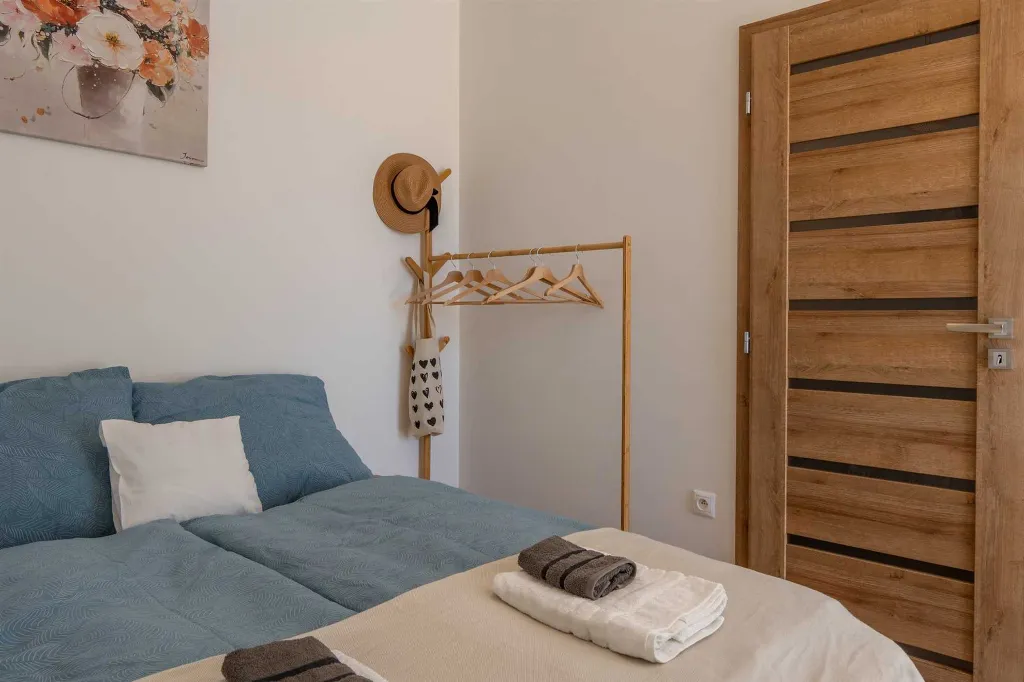 Vir Apartment for 6–7 Guests with Sea-View Balcony