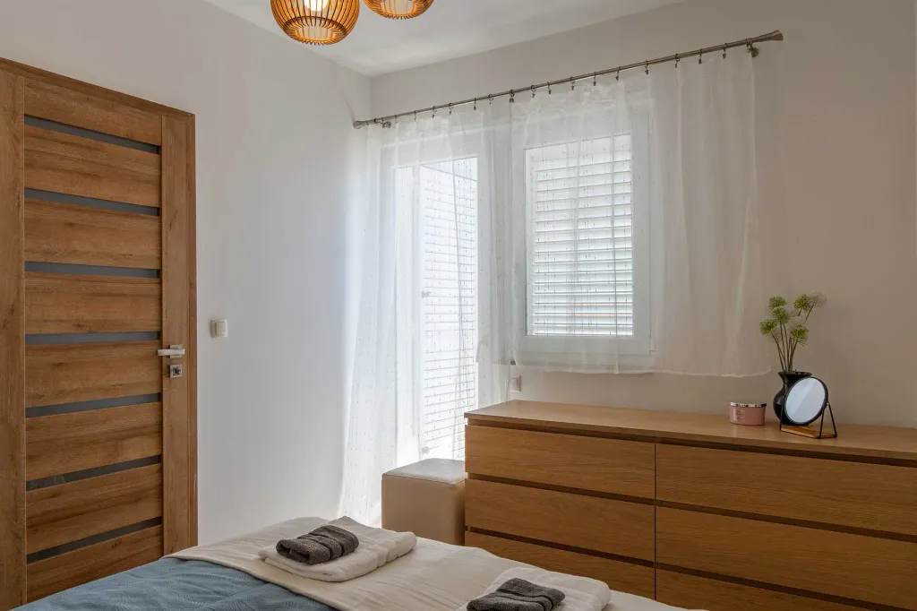 Vir Apartment for 6–7 Guests with Sea-View Balcony