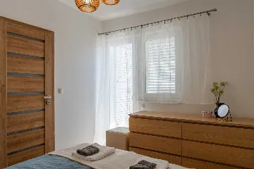 Vir Apartment for 6–7 Guests with Sea-View Balcony