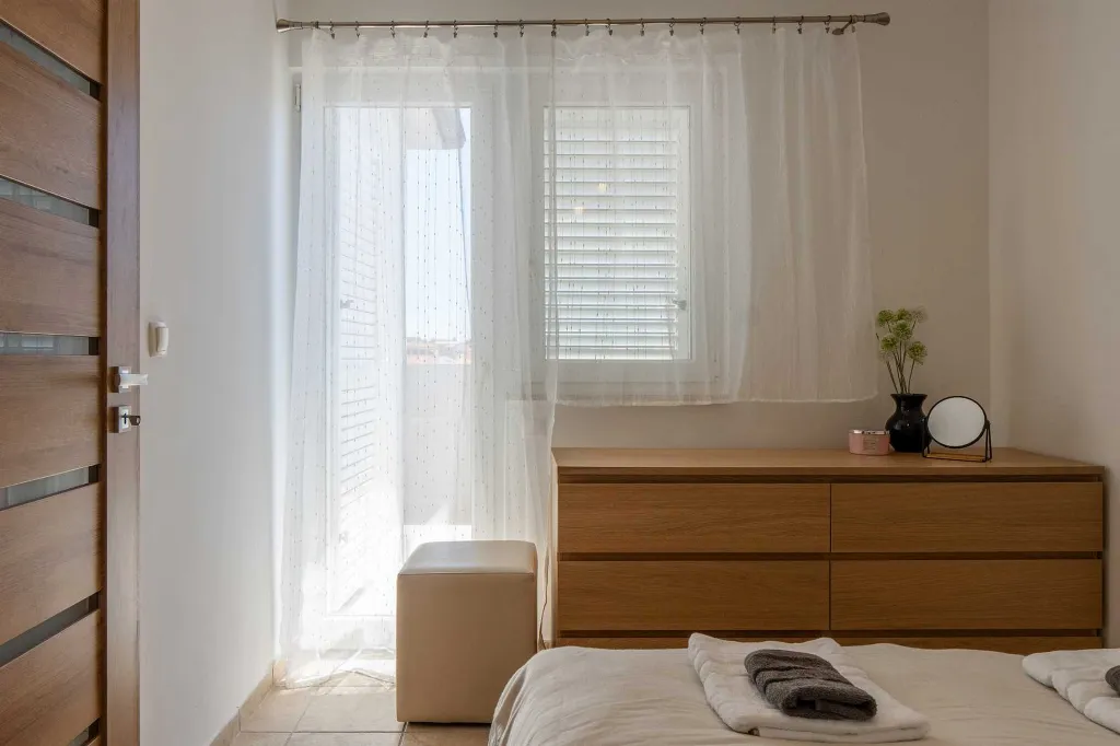 Vir Apartment for 6–7 Guests with Sea-View Balcony