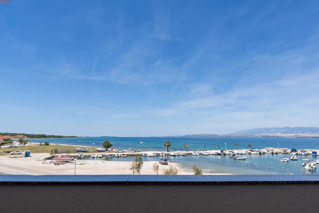 Vir Apartment for 6–7 Guests with Sea-View Balcony