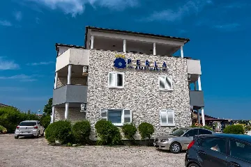 Vir Apartment for 6–7 Guests with Sea-View Balcony